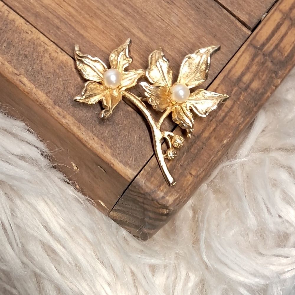 Coro Gold Floral Brooch with Pearls